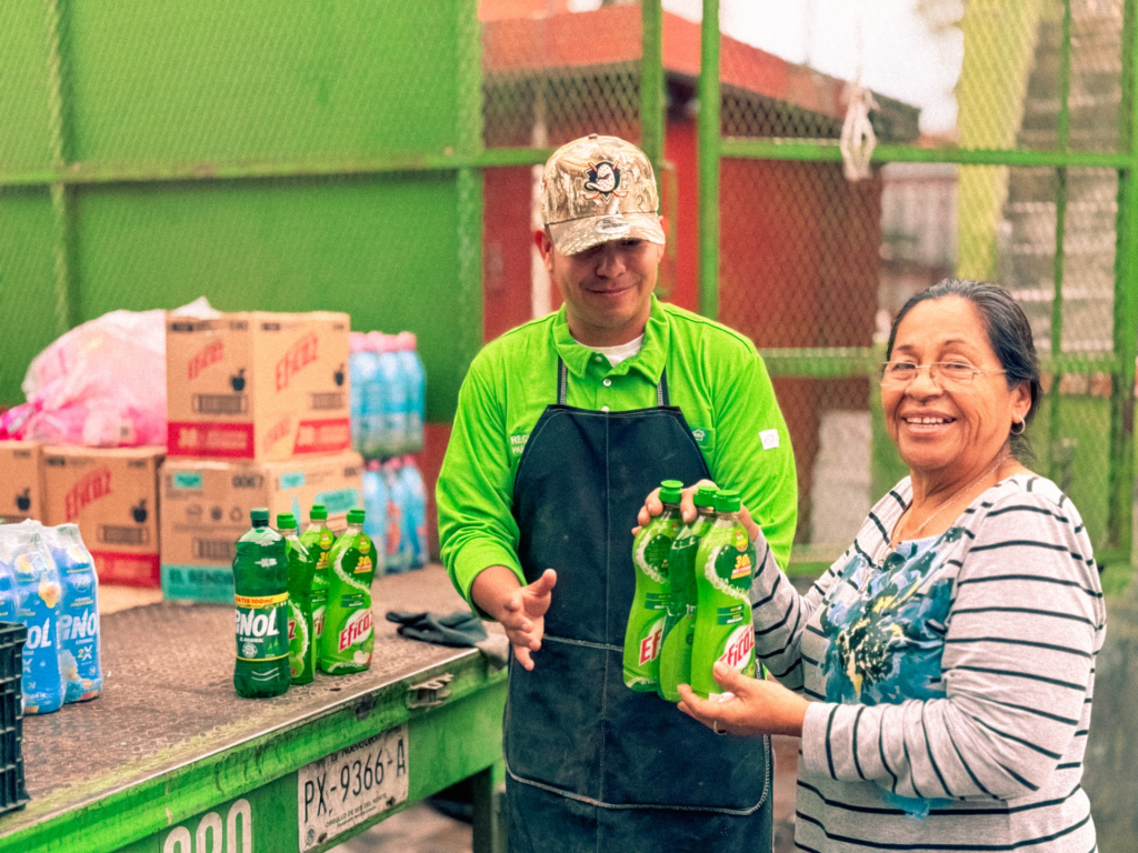 Grupo AlEn celebra 20 años de darle la vuelta a las botellas de plástico con Reciclar para&nbsp;Ganar